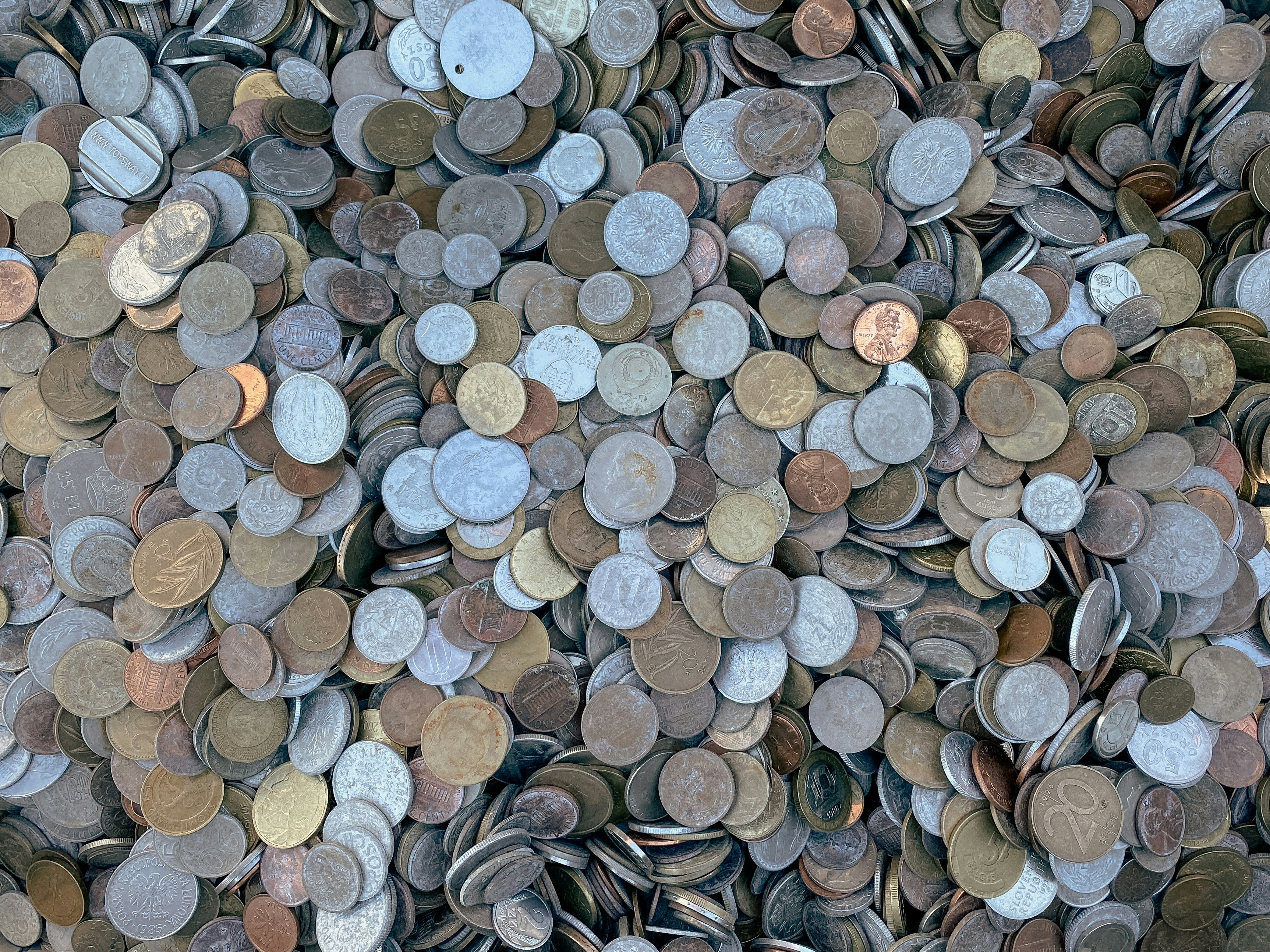 Illustration of free vs. paid apps and costs associated